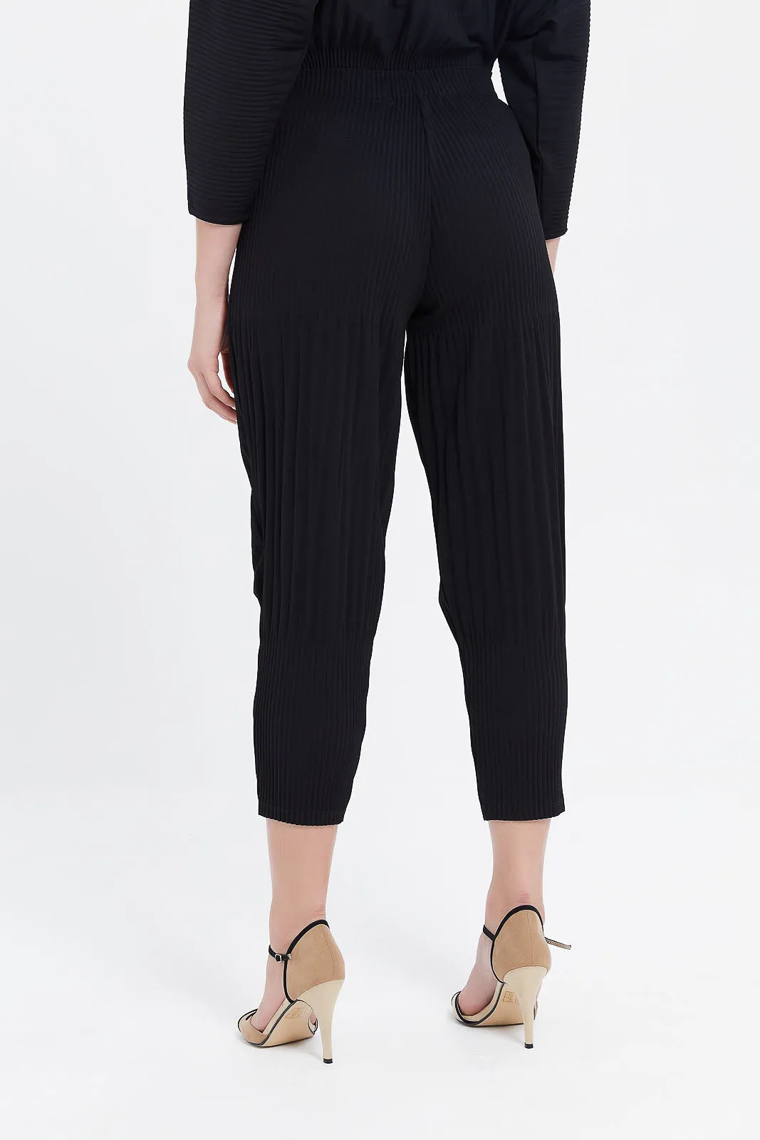 Women Black Pleated Pants